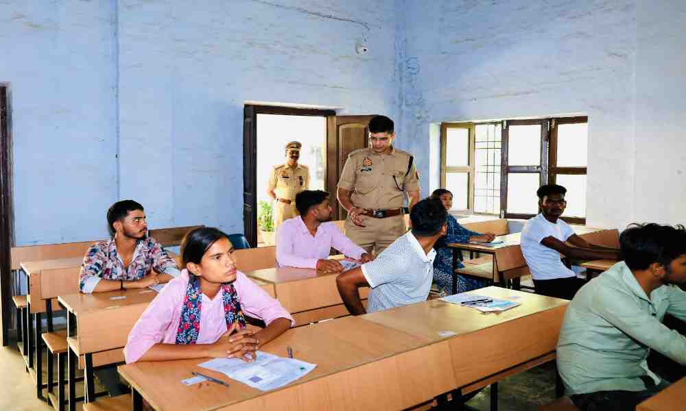 पुलिस अधीक्षक ने किया परीक्षा केंद्रों का औचक निरीक्षण