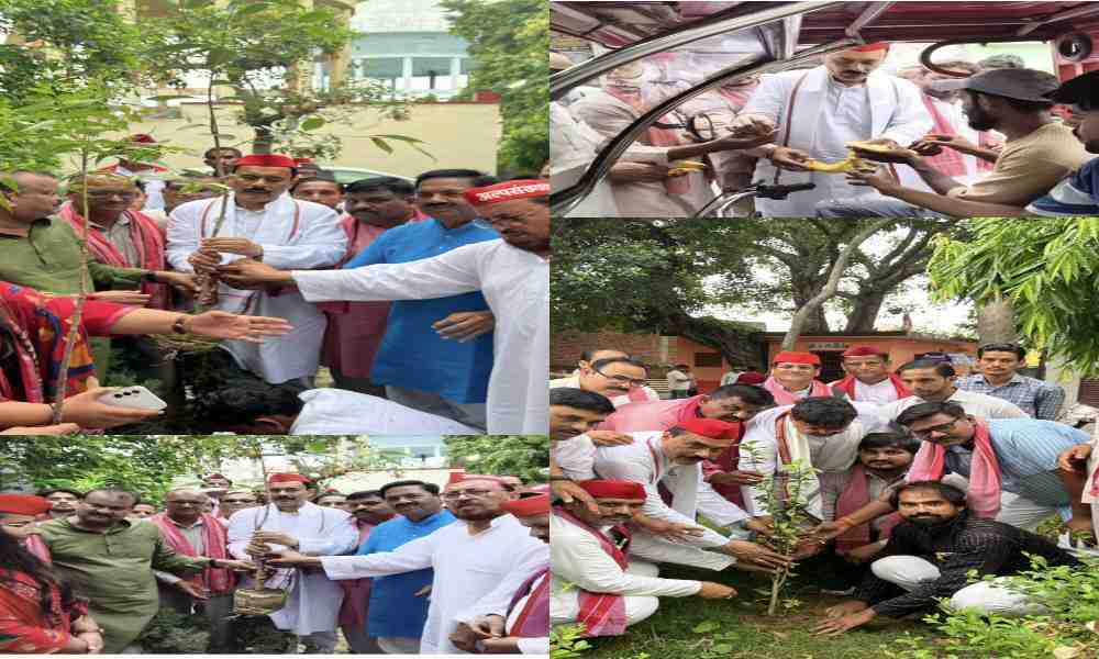 ​सपा सुप्रीमो अखिलेश यादव के 53वें जन्मदिन पर शाहजहाँपुर में संकल्प: बांटे फल, किया वृक्षारोपण; 2027 में सपा सरकार बनाने की हुंकार