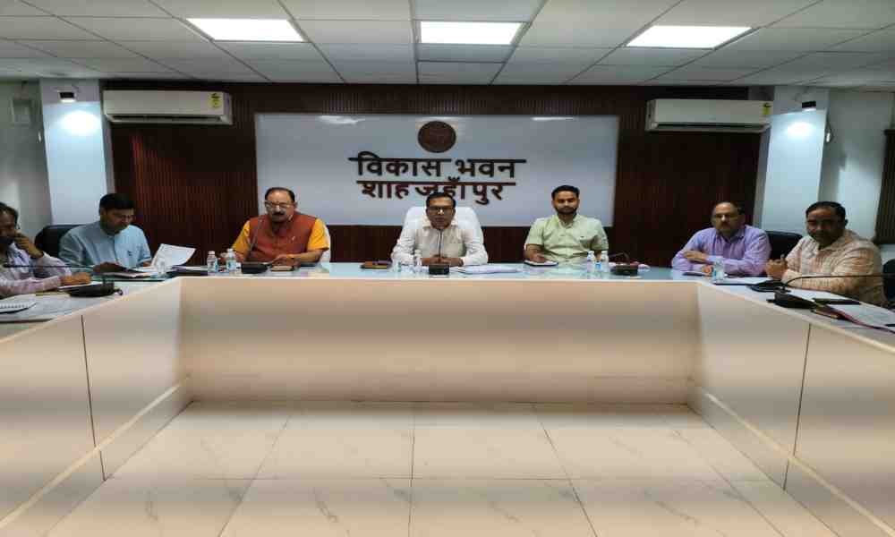 CM डैशबोर्ड की खराब रैंकिंग पर DM की सख्ती, अधिकारियों को लगाई फटकार