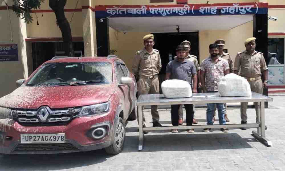 गांजे की तस्करी करने वाले दो तस्कर कार समेत गिरफ्तार, 4 लाख का मादक पदार्थ बरामद
