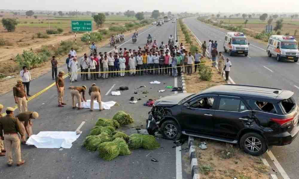 जयपुर: तेज रफ्तार SUV की टक्कर में एक ही परिवार के चार लोगों की मौत, 20 फीट दूर जा गिरे शव