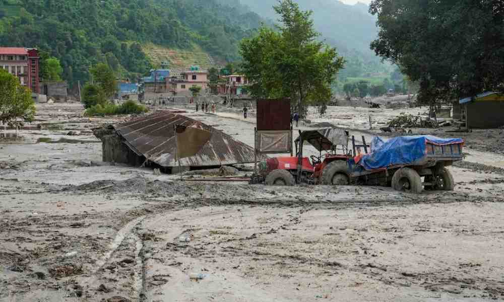 नेपाल में बाढ़ की भीषण तबाही: अंतरराष्ट्रीय दबाव के बाद बदला रुख, भारत ने तत्काल भेजी 10 टन राहत सामग्री