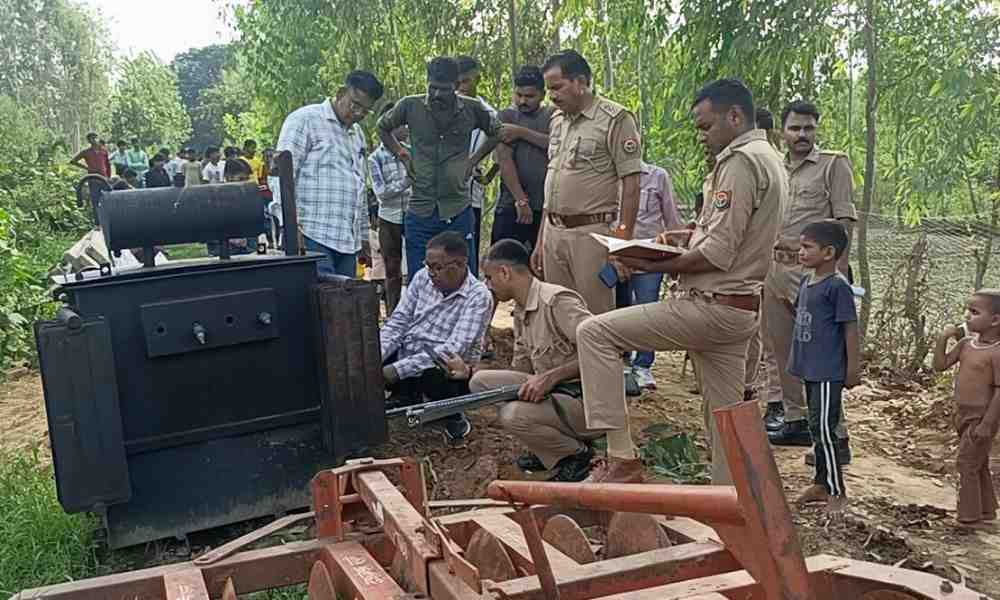 निगोही में बड़ा खुलासा: संविदा विद्युत कर्मी के घर के पास मिले 5 ट्रांसफार्मर और 150 लीटर तेल, आरोपी फरार