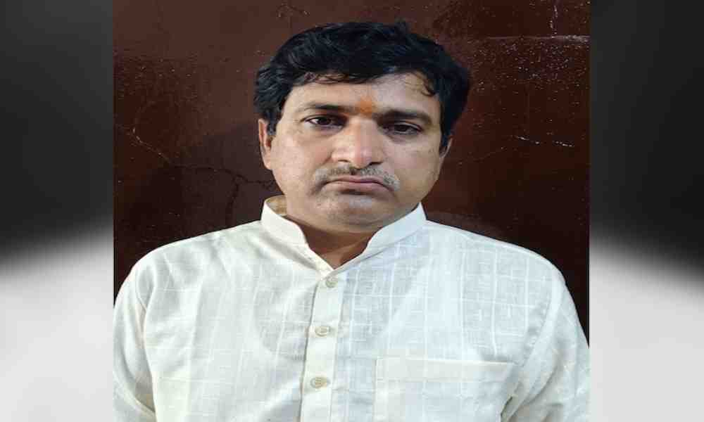 लातूर में 'पूजा' के नाम पर ढोंगी बाबा का काला खेल: जब नाबालिग की तबीयत बिगड़ी, तो खुला वो सच जिसने हिला दिया!